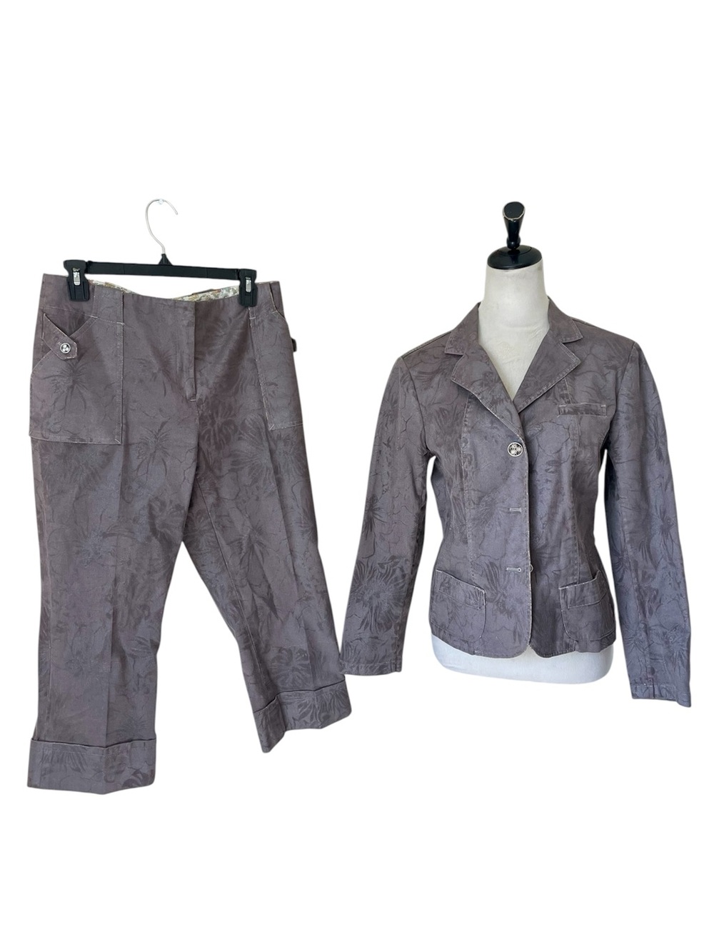 iAlex by Alex Garfield Vintage Iridescent Metallic Gray Floral Co-ord Capri Set